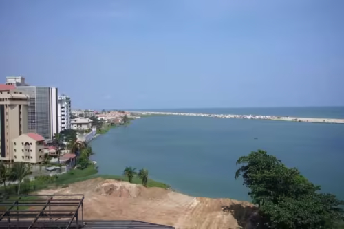 A subida do n&iacute;vel do mar em &Aacute;frica quadruplicou em 30 anos (relat&oacute;rio)