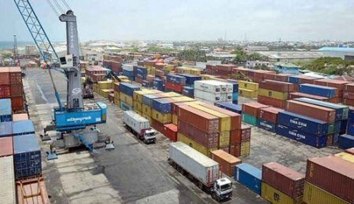 Portos somalis: governo imp&otilde;e rastreamento digital de cargas