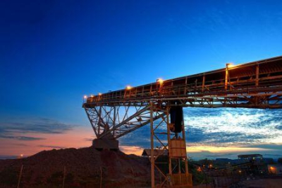 anglogold-ashanti-a-producao-da-maior-mina-da-guinee-cai-6-em-marco-em-termos-homologos