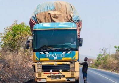 seguranca-rodoviaria-benim-relanca-repressao-contra-excesso-de-carga-e-camioes-fora-do-tamanho-permitido
