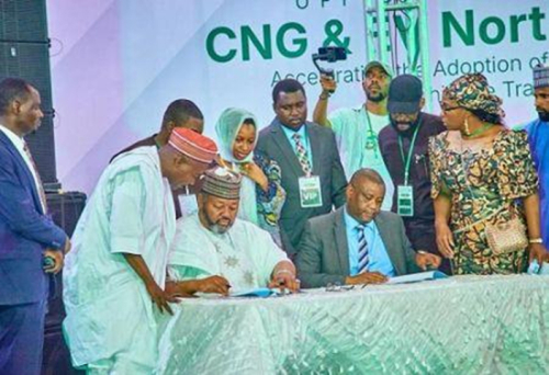 Nig&eacute;ria: o governo e o Lotus Bank colaboram para acelerar o programa de mobilidade a GNC e el&eacute;trico.
