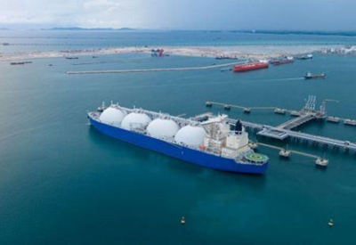 a-perturbacao-historica-dos-fluxos-de-petroleo-no-estreito-de-ormuz-ja-apresenta-efeitos-visiveis-em-africa