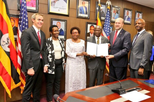 Uganda receber&aacute; at&eacute; 1,7 mil milh&otilde;es de d&oacute;lares de fundos norte-americanos ao abrigo do plano de sa&uacute;de de Trump