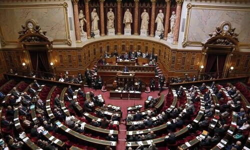 Em Fran&ccedil;a, a Assembleia Nacional aprova a restitui&ccedil;&atilde;o de bens culturais africanos