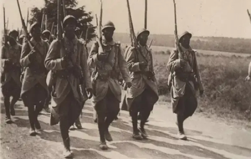 &ldquo;Tirailleurs&rdquo;: uma exposi&ccedil;&atilde;o que reabilita a mem&oacute;ria dos soldados africanos esquecidos