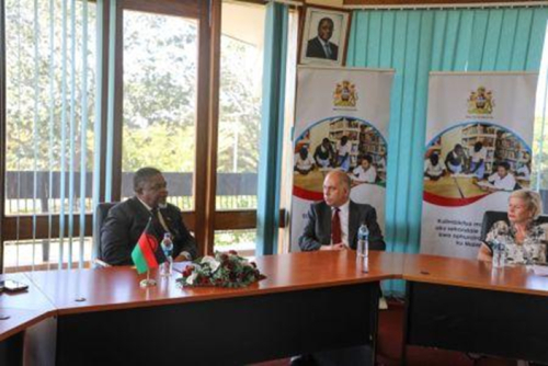 Com o Reino Unido, o Malawi quer reinventar a sua escola para o emprego