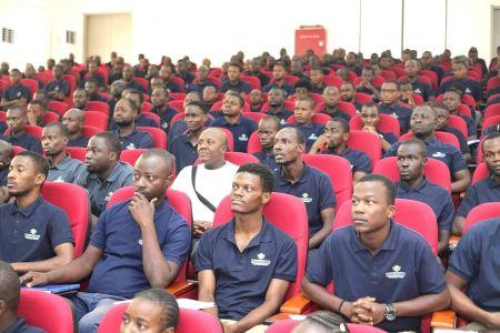 Costa do Marfim mobiliza 1.800 professores de ci&ecirc;ncias para refor&ccedil;ar o ensino de matem&aacute;tica e f&iacute;sica