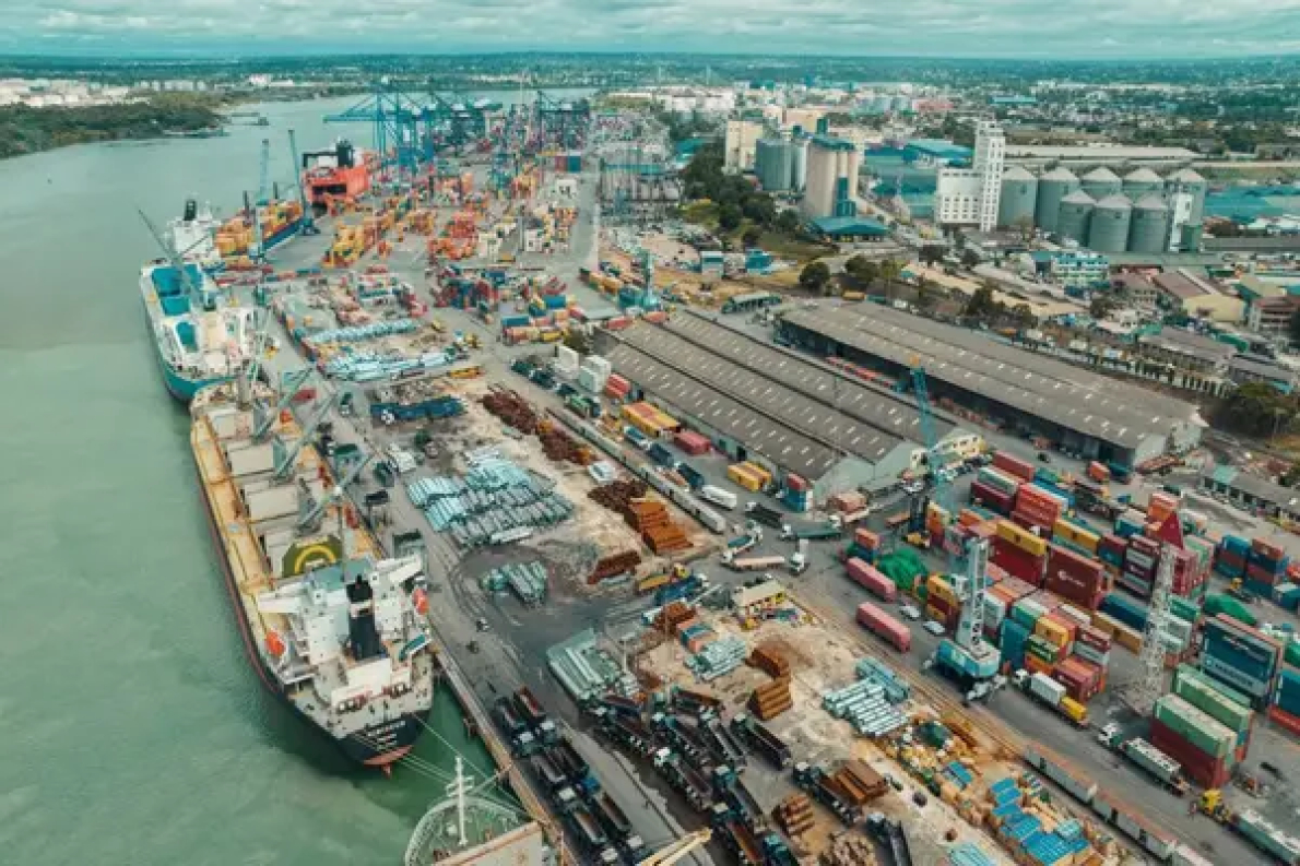 Tanz&acirc;nia procura empr&eacute;stimo para construir novas infraestruturas no porto de Dar es Salaam