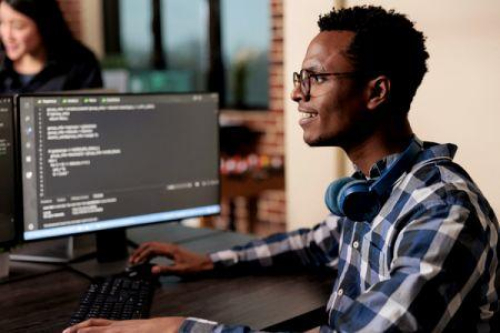 Se tornar engenheiro de aprendizado de máquina, uma carreira impulsionada pelo crescimento da IA