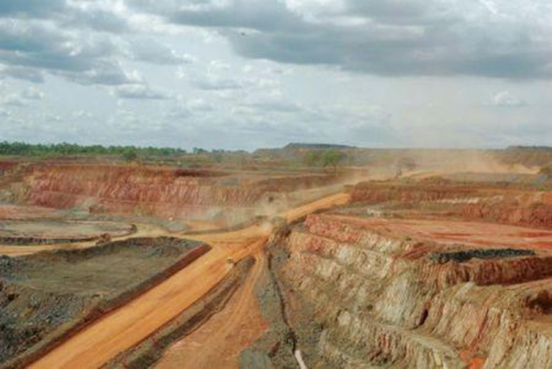 &Aacute;frica Ocidental: os Estados querem minas de ouro, mas n&atilde;o o risco que lhes est&aacute; associado.