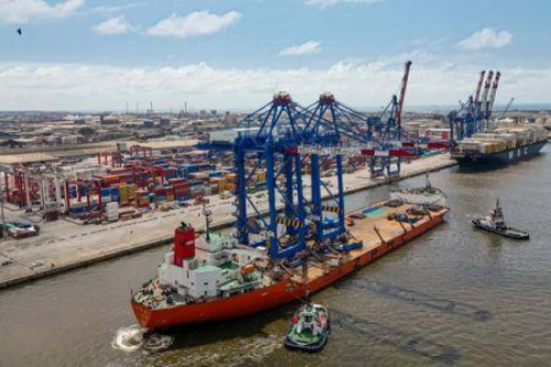 Abidjan Terminal fortalece suas capacidades operacionais com dois novos guindastes de cais