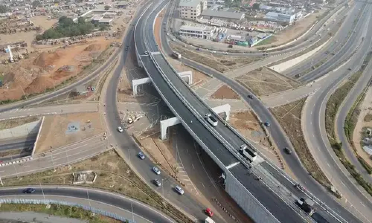 Gana: or&ccedil;amento de US$ 2,8 bilh&otilde;es proposto para o desenvolvimento da malha rodovi&aacute;ria em 2026