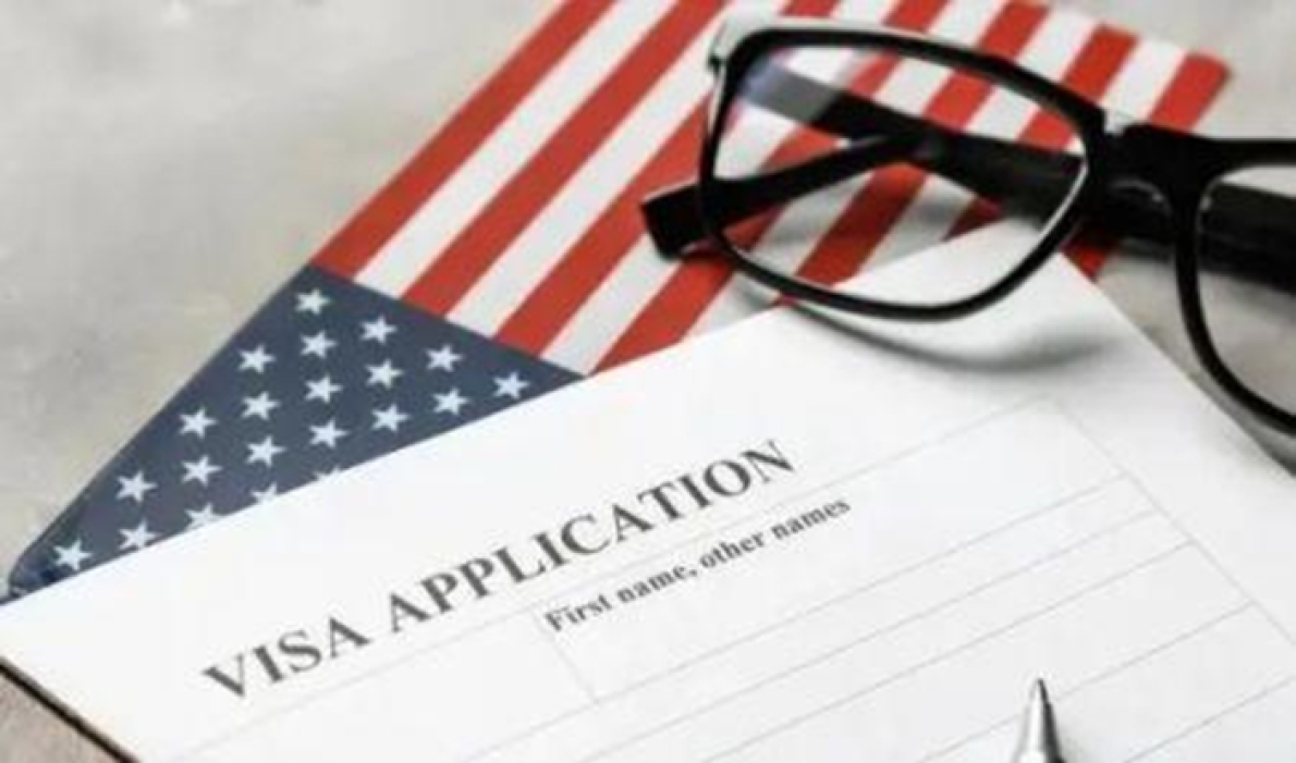 Os Estados Unidos preveem reduzir para metade os servi&ccedil;os de vistos em &Aacute;frica Voici la traduction en portugais du Portugal :