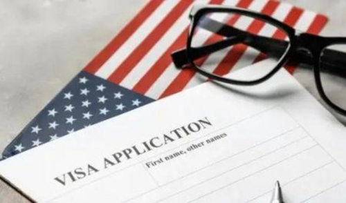 Os Estados Unidos preveem reduzir para metade os servi&ccedil;os de vistos em &Aacute;frica Voici la traduction en portugais du Portugal :