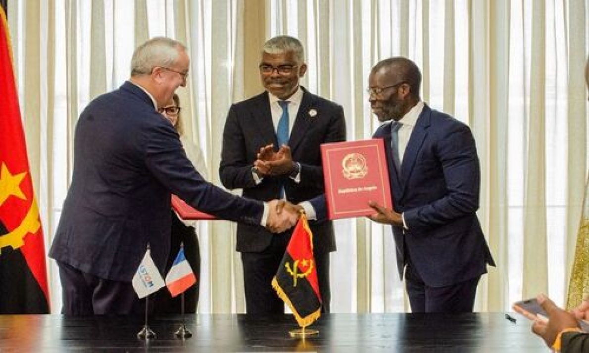 Angola assina acordo com a Alstom para desenvolver linha ferrovi&aacute;ria em Luanda